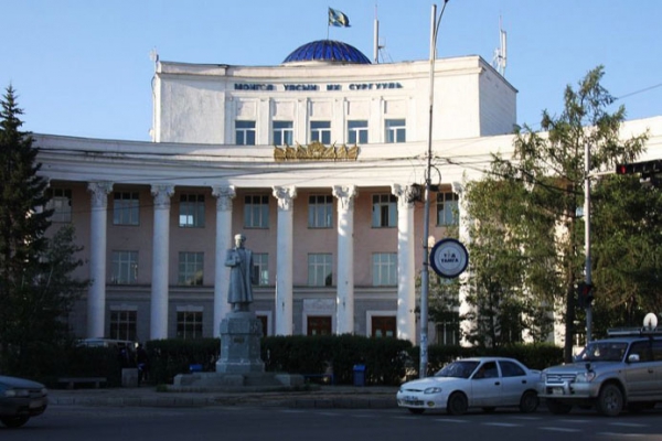 МУИС-ийн оюутнууд захиралтайгаа зөвшилцжээ