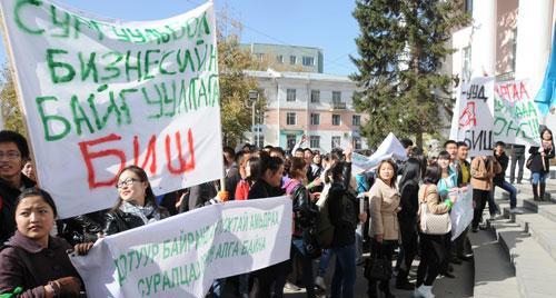MУИС-ийн жагсаалын ард У.Хүрэлсүх, Н.Энхбаяр байгаа гэж ярьж байна
