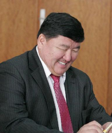Д.Оюунбат: Аав шигээ хүнийг зодсонд дургүйцэж байна