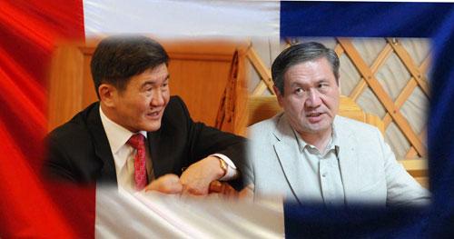 Ц.Нямдорж дөрөвхөн хаустай, Н.Энхбаяр дөрөвхөн обьекттой