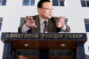 Ч.Сангарагчаа шоронгоос суллагдангуутаа АТГ дээр очиж, “Унаа машин гарга” хэмээн ажилчидаа дарамталж, албан ажлаа буцаан авахаар зүтгэж байна