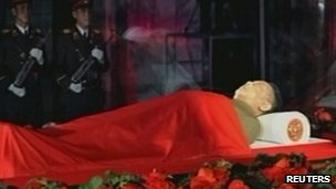 Ким Чен Иртэй салах ёс хийж эхэллээ