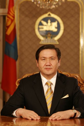 МАХН-ын дарга Н.Энхбаяр: 2012 онд Монгол ардын үлгэрт гардагчлан эерэг баатар арван таван толгойтой атгаалжин хар мангасыг ард түмнийхээ дэмжлэгтэйгээр дарах болтугай
