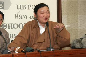 С.Жавхлан УИХ-д суухад боловсрол хэрэггүй хэмээжээ