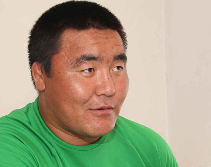 С.Мөнхбат: Унасан газар, уул усаа л шүтэж барилддаг