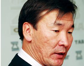 Д.Ганбаатар жагсаал хийж, долларын ханшийг унагах гэнэ