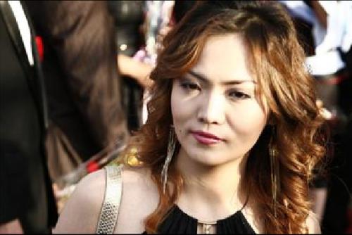 С.Сэрчмааг нөхөр нь дуулахаа боль гэдэг байснаас салахад хүрчээ