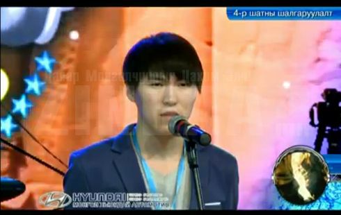 Э.Төгсбаяр ”UNIVERSE BEST SONGS 2012” наадмын гранпри шагналт