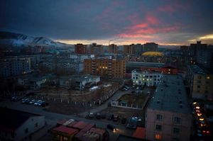 Амьд үлдэхийн тулд гэртээ бүгцгээе, нийслэлчүүд ээ