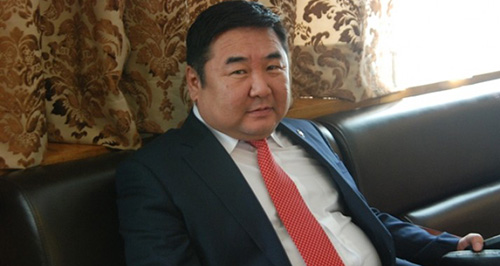 Д.Ганбат гишүүн ангийнхнаа ад үзэв