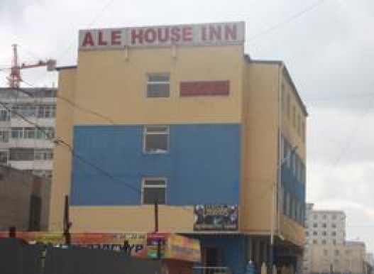 “Ale House”-т арав гаруй охин биеэ үнэлж байжээ