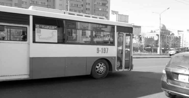1 “Тэнүүн огоо”-гийн жолооч бусдыг нулимж доромжилсныхоо хариуд шүүхэд дуудагдах нь