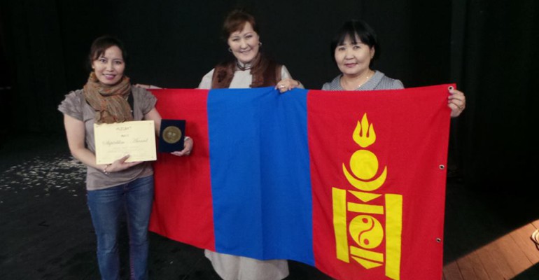 ОУ-ын моно жүжгийн наадмаас СТА Ц.Баясгалан шагнал хүртлээ