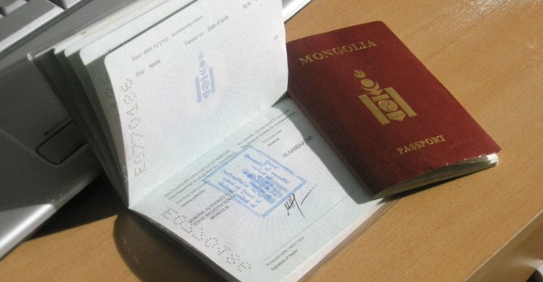 Гадаад паспортыг баталгаат шуудангаар хүргэж байна