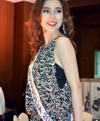 “Miss Asia Pacific World 2014″ тэмцээнд эх орноо төлөөлөн оролцож буй М.Уянгын англи хэлний мэдлэг олныг “хөгжөөв”