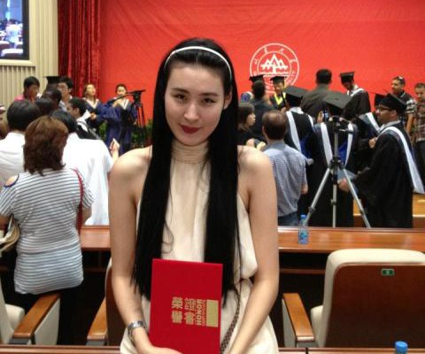 Топ модель О.Уянгын нөхөр эхнэртээ “нүцгэн” зургийг нь зурж өгчээ