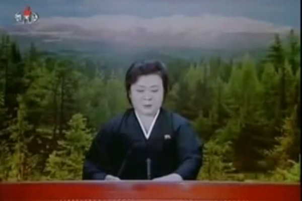 Ким Чен Ир нас барсан өдөр Солонгос улсын үндэсний телевизийн оройн мэдээ нэг иймэрхүү /Бичлэг/