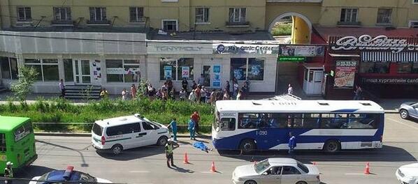 Автобус хүн мөргөж амь насанд нь хүрчээ