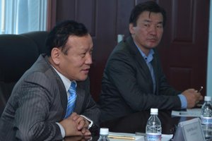 УИХ-ын гишүүн Ц.Оюунбаатар, С.Ганбаатар нар Ерөнхий сайдад албан тоот хүргүүлэв