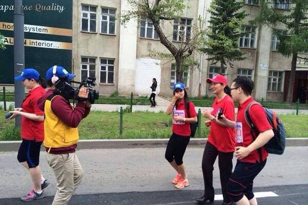 Тохиромжгүй хувцас өмсөж ирсэн сайд Ц.Оюунгэрэл тайлбар хийв