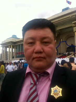 460 шил архины асуудалтай Дархан-Уулын Ерөнхий аудитор С.Чинзориг гэж хэн бэ?