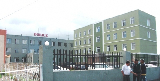 Цагдаа нар хүүхдийн амь аварчээ