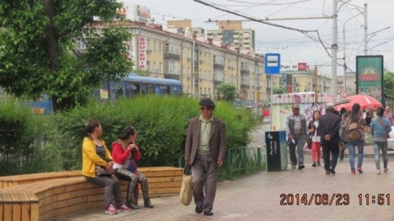 Улаанбаатар хотын гудамж талбайд 350 гаруй амралтын сандал байрлууллаа