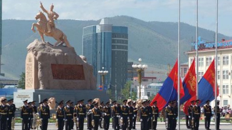 Монгол улсын төрийн далбааны өдрийг тэмдэглэнэ