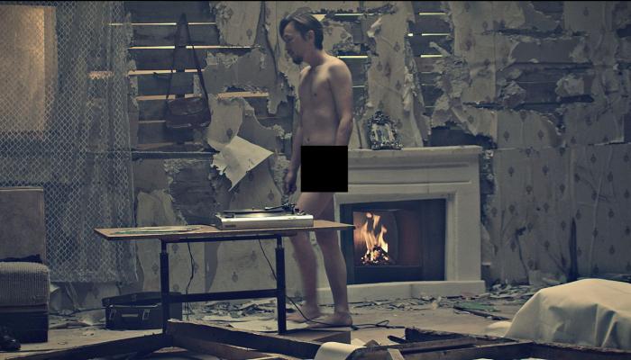 “A Sound” хамтлагийн дуучин Ц.Тэмүүлэн нүцгэлжээ