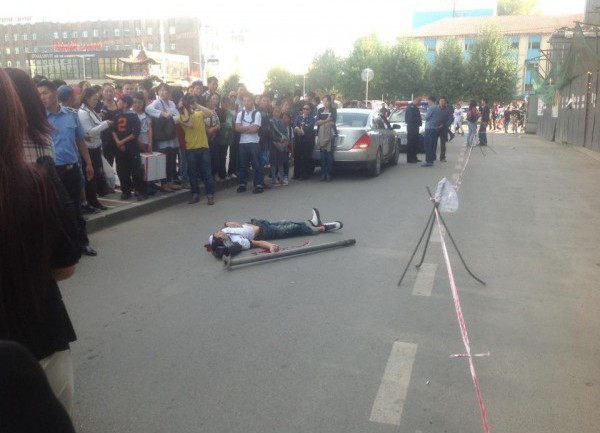 “Тэнгис” кино театрын өмнөх хүний аминд хүрсэн барилгын ажил шөнө дөлөөр явагдаж байна