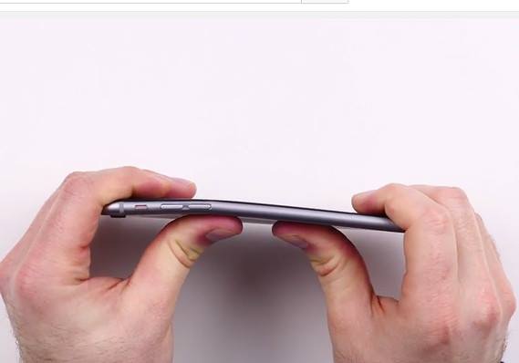 “iPhone 6 Plus” гомдол дагуулж эхэллээ /видео/