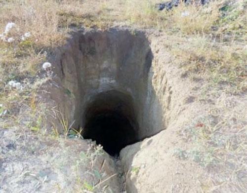 Эхнэрээ амьдаар нь нүхэнд булсан байж магадгүй гэнэ