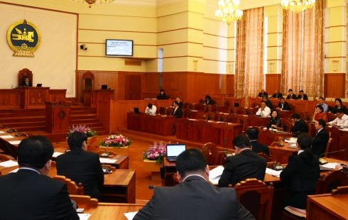 Төмөр замын тээврийн талаар баримтлах бодлогын хэрэгжилтийг хангах тухай тогтоолын төслийг баталлаа