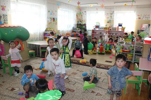 Цэцэрлэгийн хүүхдүүдийг 18 цагт тардаг болгохыг хүсчээ