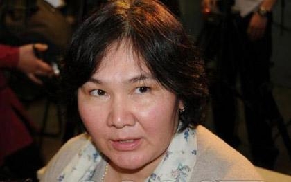 Н.Энхбаяртай холбогчдыг гэргий О.Цолмон нь “хяналтдаа авчээ”