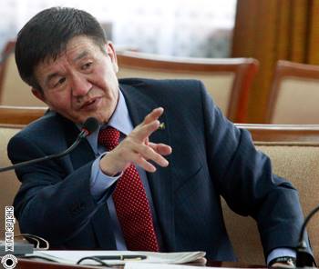 “Ч.Сайханбилэг ганц хүүгээ гэрлүүлэхийн тулд дөрвөн айлаас бэр гуйлаа”