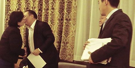 Төрийн ордонд нялуурсан Р.Бурмааг АН-ын зарим гишүүд эсэргүүцэж эхэллээ