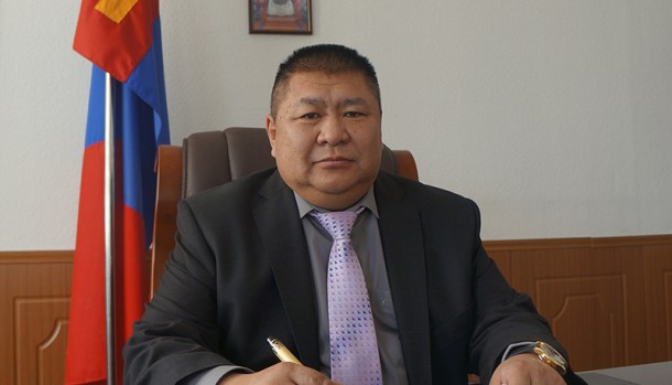 Налайхын “нисдэг” дарга