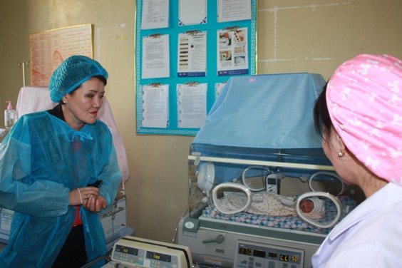 УИХ-ын эмэгтэй гишүүд төрөх эмнэлгүүдийн үйл ажиллагаатай танилцлаа