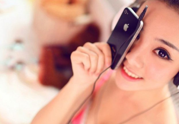 Өсвөр насны охин онгон биеээ “IPhone” утсаар үнэлжээ