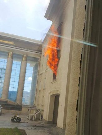 ШУУРХАЙ МЭДЭЭ: Засгийн газрын ордонд гал гарчээ