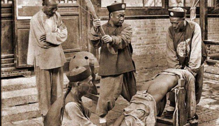 ХАРАНХУЙ ДОРОЙ ХАЛХ ТҮМНИЙГ ХАВЧИЖ ЯЛЛАСАН МАНЖИЙН ХУУЛЬ