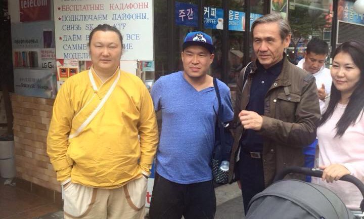 МУГЖ дуучин С.Жавхлан БНСУ-ыг зорьж Н.Энхбаярыг эргэв
