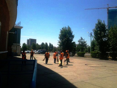 Төв цэнгэлдэх хүрээлэн, Хүй долоон худагт цэвэрлэгээ, ногоон байгууламжийн ажил эхэллээ