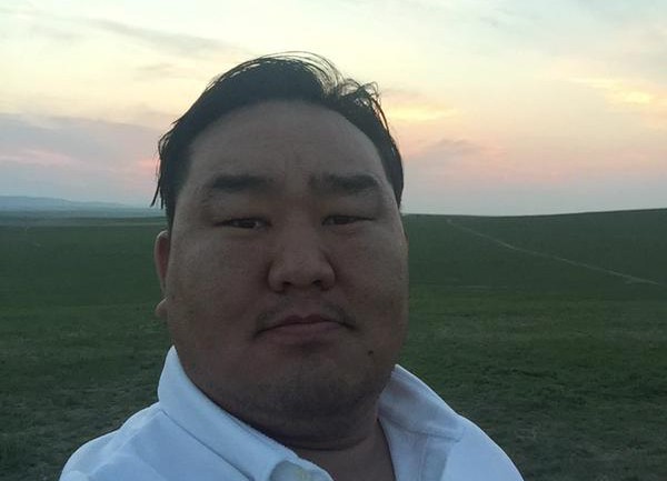 Хархорин хавьд яваа жиргээчид Аса аваргын очиж айраг уугаарай