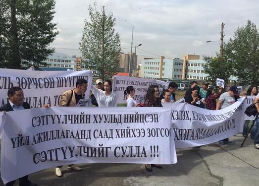 Сэтгүүлч С.Баттулгыг суллахыг шаардсан тайван жагсаал болж байна