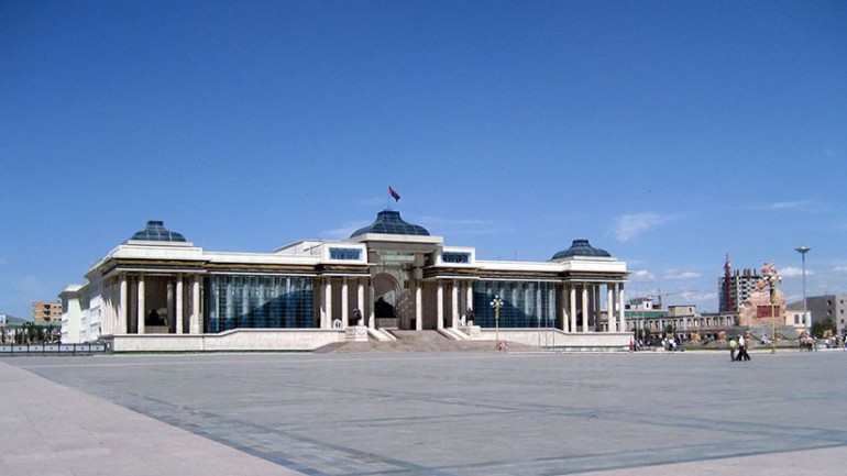 Баялгийн хараал ба бид