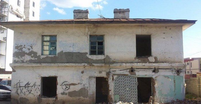 100 айлын нийтийн байрныхан хаалгагүй, цонхгүй, халаалтгүй өвөлжихөд хүрээд байна