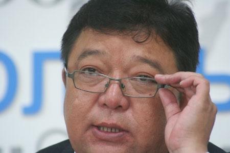 Хөшөөний нээлтэд бэлэг барьсан С.Эрдэнийн хууль бус томилгоо