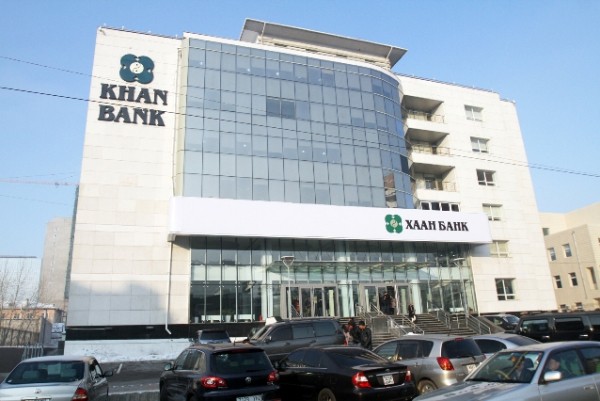 Иргэдээ ялгаварлаж итгэл рүү нь ус цацсан ХААН банк